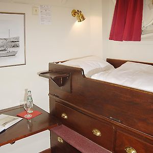 Zimmer mit Kingsize-Bett